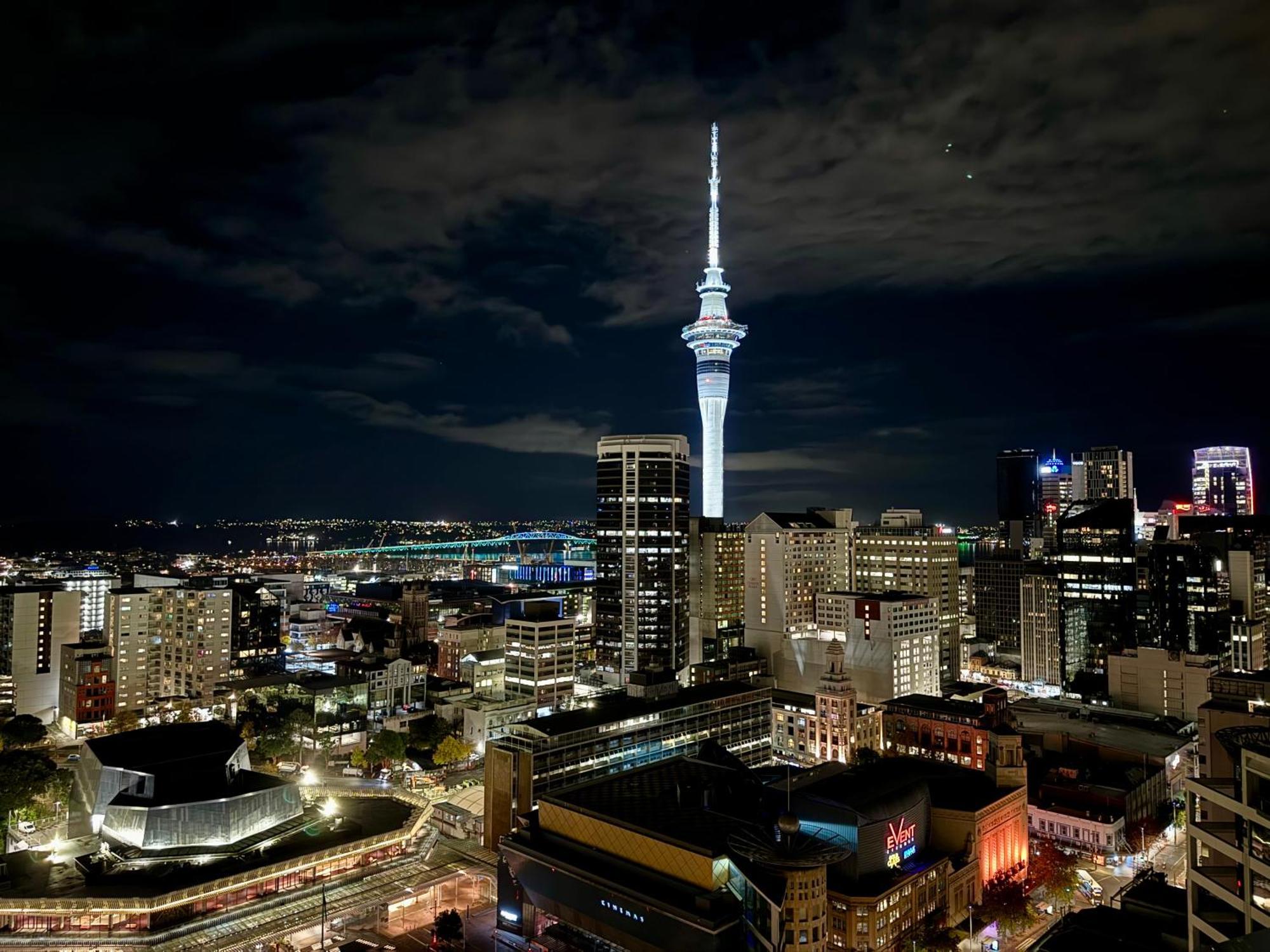 Skytower And City View 2 Bedroom Apartment On High Floor 奥克兰 外观 照片